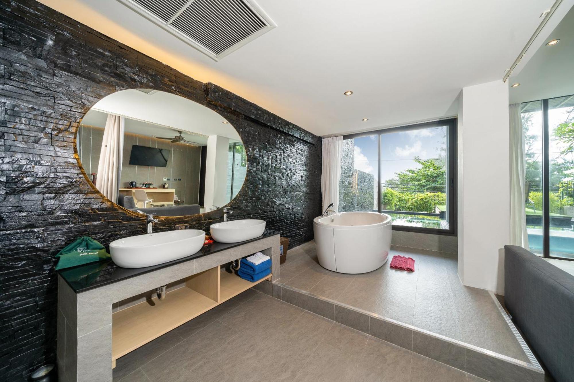 Indochine Resort And Villas - Sha Extra Plus Patong Экстерьер фото Bathroom